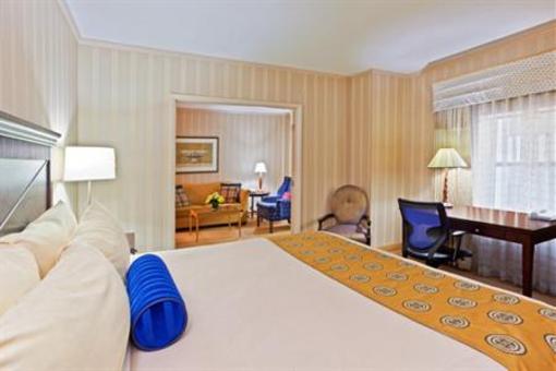фото отеля Hamilton Crowne Plaza Hotel