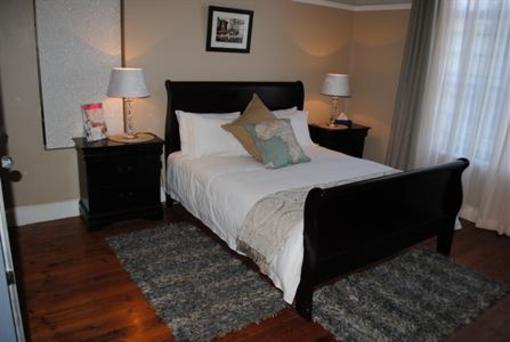 фото отеля Hampton Court Guest Lodge
