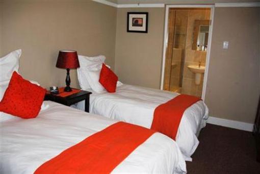 фото отеля Hampton Court Guest Lodge