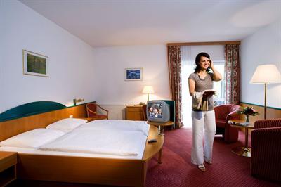 фото отеля Parkhotel Zur Klause Bad Hall