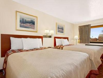 фото отеля Days Inn Russell