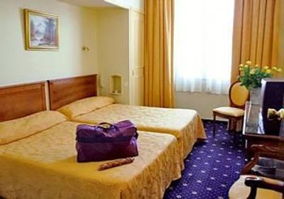 фото отеля Golden Tulip Cannes Hotel De Paris