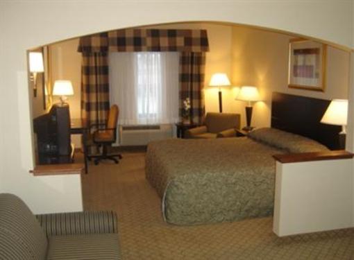 фото отеля Holiday Inn Express Hotel & Suites Concordia US 81