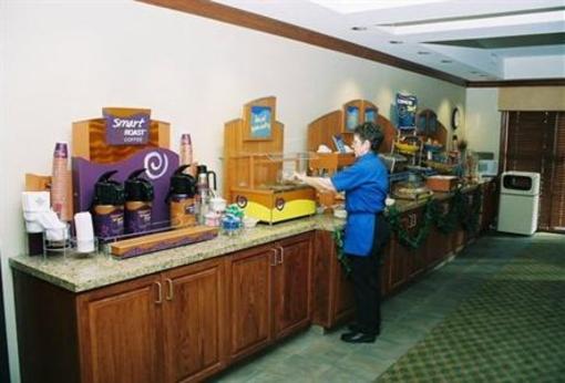 фото отеля Holiday Inn Express Hotel & Suites Concordia US 81