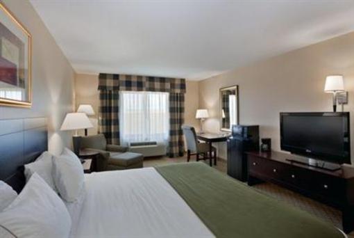 фото отеля Holiday Inn Express Hotel & Suites Concordia US 81