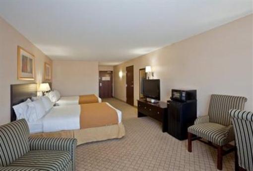фото отеля Holiday Inn Express Hotel & Suites Concordia US 81