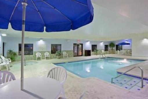 фото отеля Holiday Inn Express Hotel & Suites Concordia US 81