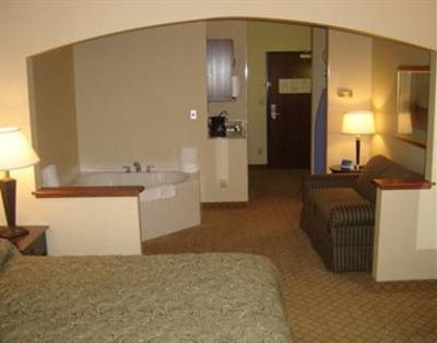 фото отеля Holiday Inn Express Hotel & Suites Concordia US 81