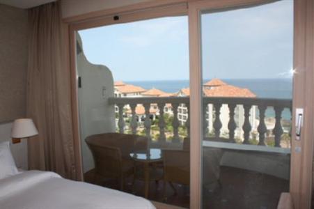 фото отеля Daemyung Sol Beach Lahotel