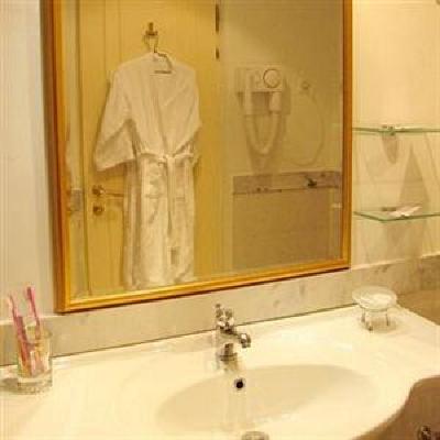 фото отеля Hotel Regineh