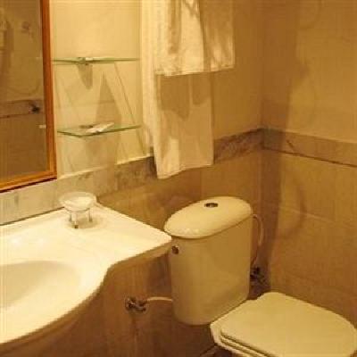 фото отеля Hotel Regineh