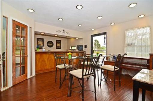 фото отеля Americas Best Value Inn Refugio