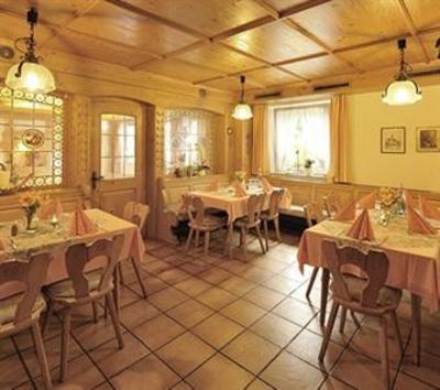 фото отеля Gasthof Adler Ziemetshausen