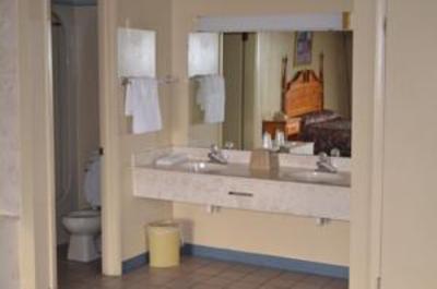 фото отеля Family Inns of America Newport East