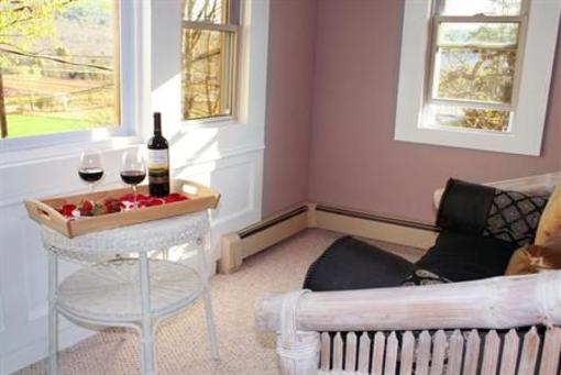 фото отеля Catskill Maison Bed and Breakfast