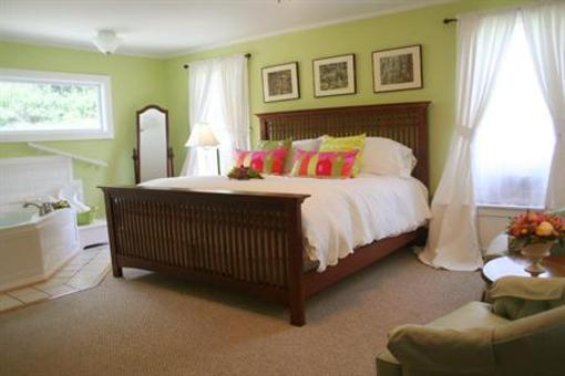 фото отеля Catskill Maison Bed and Breakfast