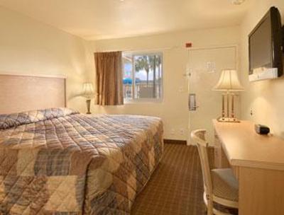 фото отеля Travelodge Riviera Beach West Palm