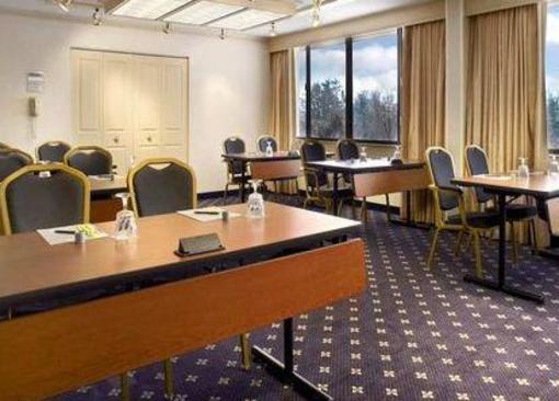 фото отеля DoubleTree by Hilton Baltimore North - Pikesville