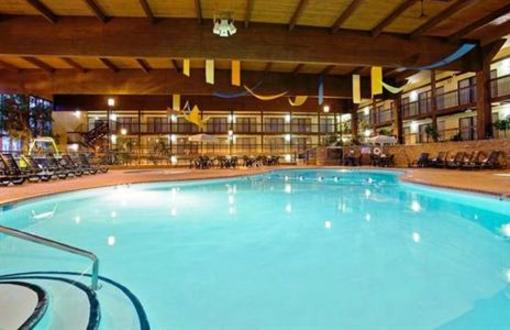 фото отеля Holiday Inn Saint Louis West Six Flags