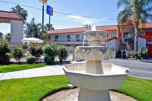 фото отеля Motel 6 Fresno Shaw Ave and Hwy 99
