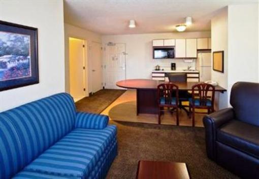 фото отеля Hawthorn Suites by Wyndham Detroit Farmington Hills