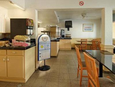 фото отеля Howard Johnson Express Inn San Diego