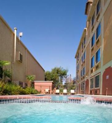 фото отеля Holiday Inn Express Hotel & Suites San Antonio-Downtown Market Area