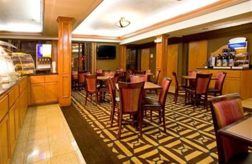 фото отеля Holiday Inn Express Hotel & Suites San Antonio-Downtown Market Area