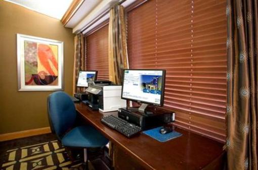 фото отеля Holiday Inn Express Hotel & Suites San Antonio-Downtown Market Area