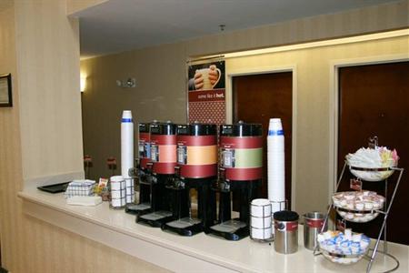 фото отеля Hampton Inn Cornelia