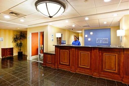 фото отеля Holiday Inn Express Hotel & Suites Huntersville-Birkdale