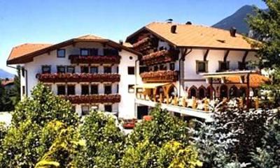 фото отеля Tyrolis Hotel
