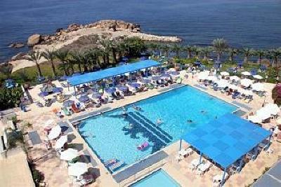 фото отеля Queens Bay Hotel