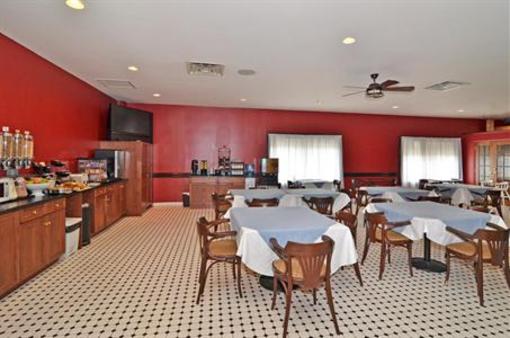 фото отеля BEST WESTERN Renfrew Inn & Conference Centre