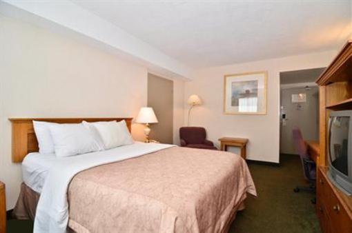 фото отеля BEST WESTERN Renfrew Inn & Conference Centre