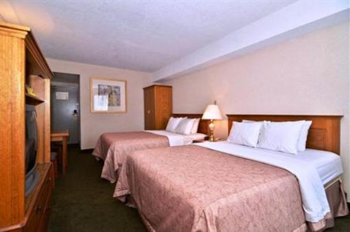 фото отеля BEST WESTERN Renfrew Inn & Conference Centre