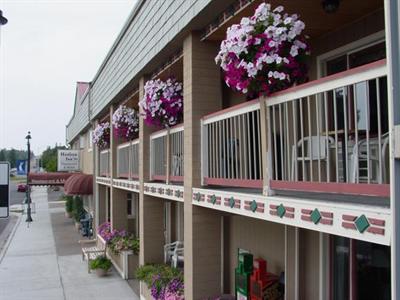фото отеля Harbor Inn Grand Marais