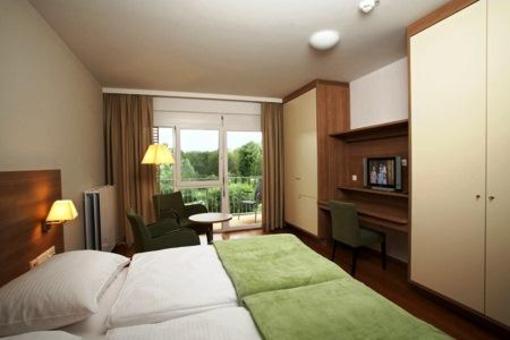 фото отеля Kurhotel Pirawarth