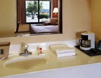 фото отеля Super 8 Loudon