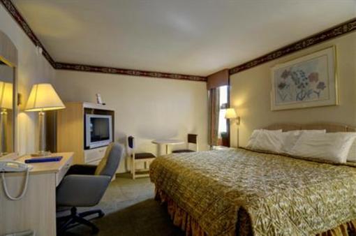 фото отеля America's Best Value Inn - Barrington