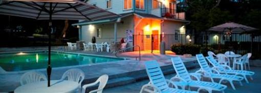 фото отеля Clear Lake Cottages & Marina