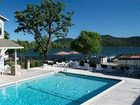 фото отеля Clear Lake Cottages & Marina