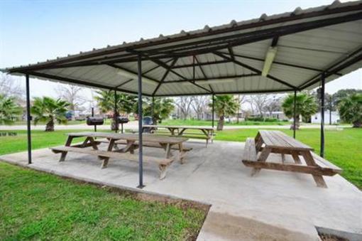 фото отеля Best Western Executive Inn Hallettsville