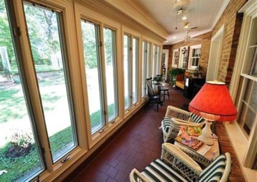 фото отеля East Hills Bed and Breakfast Inn