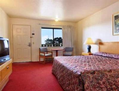 фото отеля Super 8 Crescent City