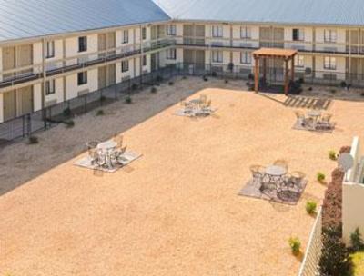фото отеля Super 8 Monteagle
