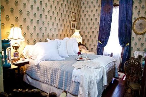 фото отеля A Painted Lady Of Columbus Bed and Breakfast