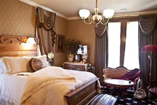 фото отеля A Painted Lady Of Columbus Bed and Breakfast