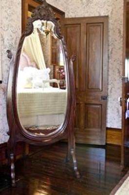 фото отеля A Painted Lady Of Columbus Bed and Breakfast