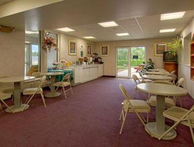 фото отеля Super 8 Plattsburgh